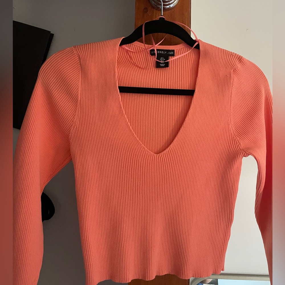 NWOT Sincerely Jules Ribbed Coral V Neck Long Sleeve Crop Top - Picture 1 of 3